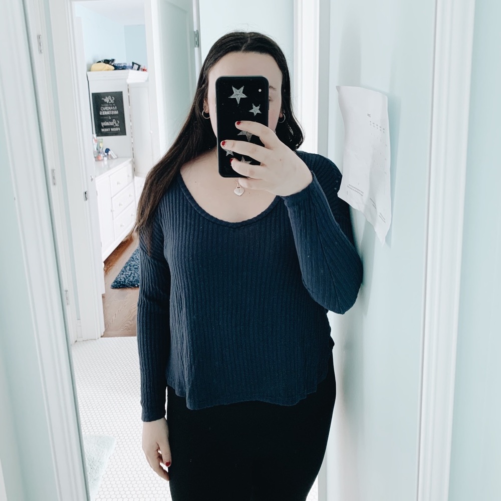 American eagle rubbed v neck long sleeve tee